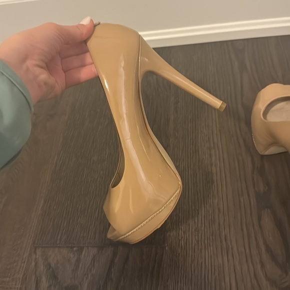 Michael Kors Nude Heels - Picture 2 of 10